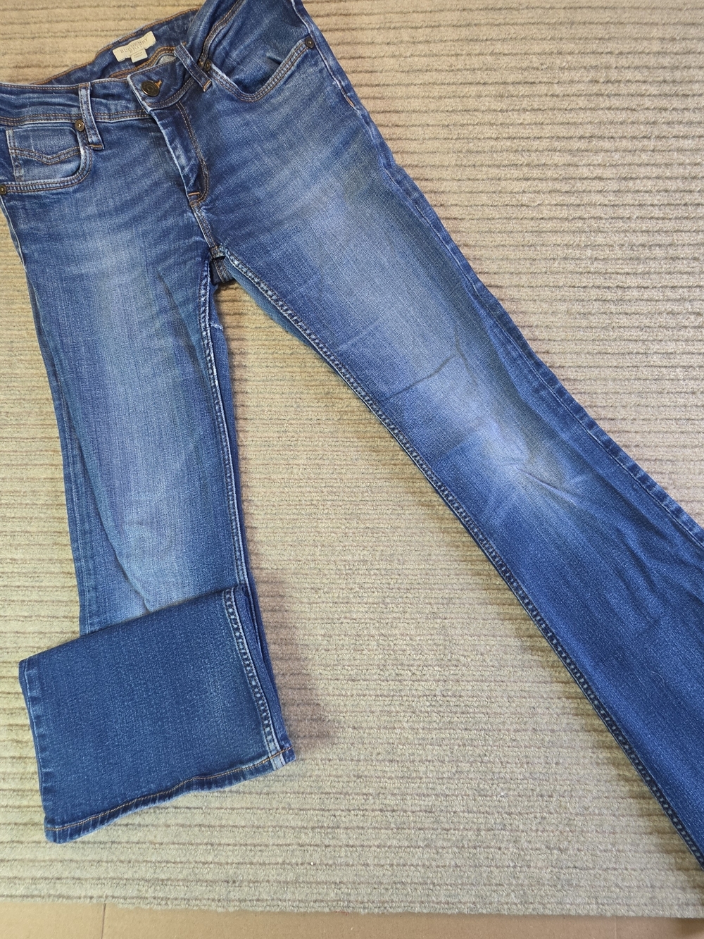 Burberry Brit Women’s Bootcut Jeans 28x32 Low Rise *FLAW Small Repaired